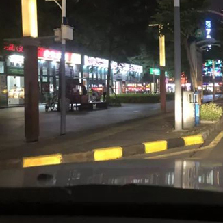สีสะท้อนแสงในเมืองเซินเจิ้น -- ชุมชนขอบถนน
